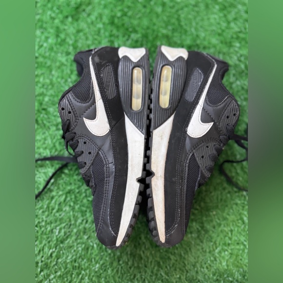Nike Air Max 90
Black White (Women's) Size 8.5 - Picture 4 of 7